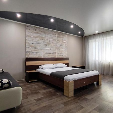 Люкс В Центре Металлургов 31 Kr Apartments ครือวอยร็อก ภายนอก รูปภาพ