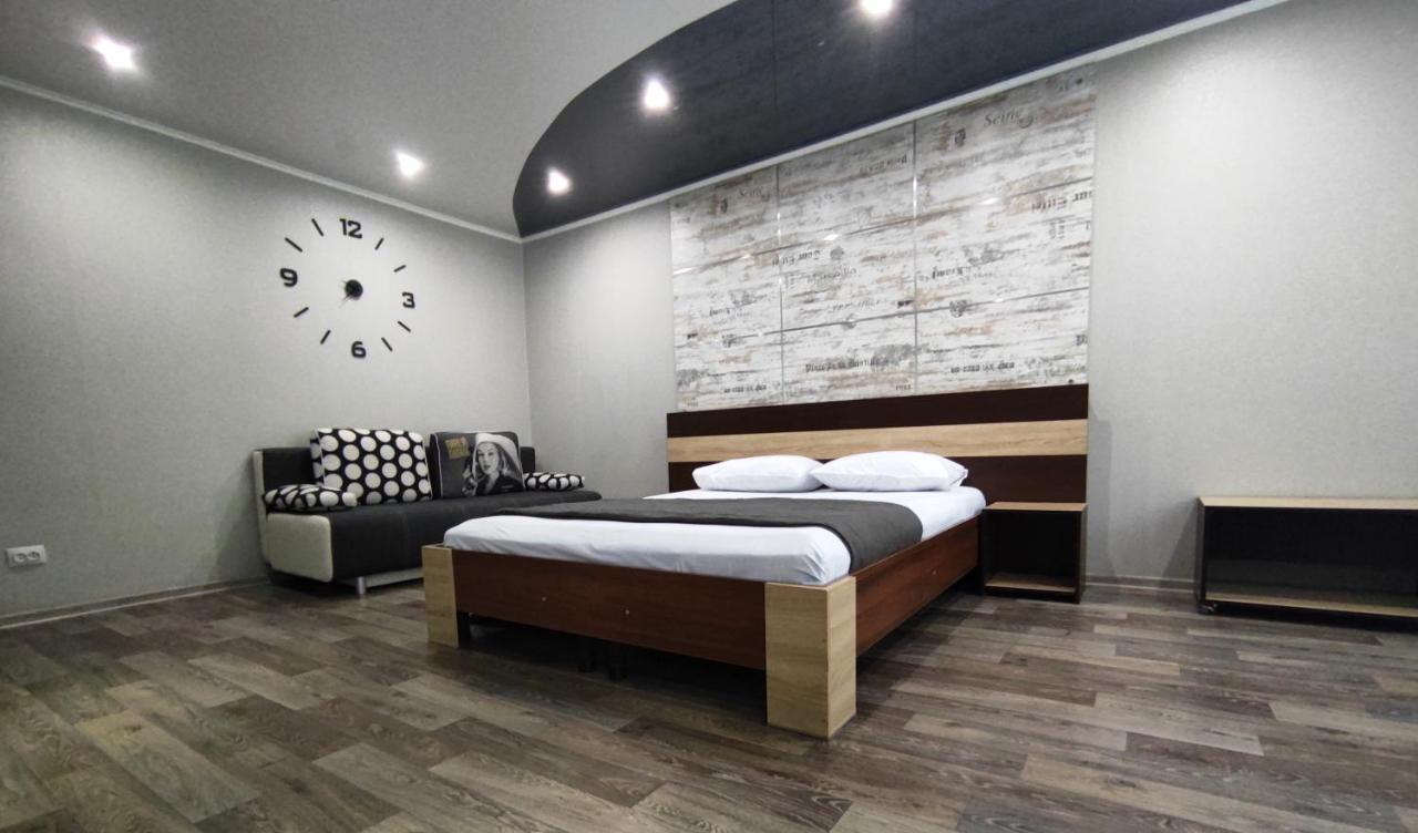 Люкс В Центре Металлургов 31 Kr Apartments ครือวอยร็อก ภายนอก รูปภาพ
