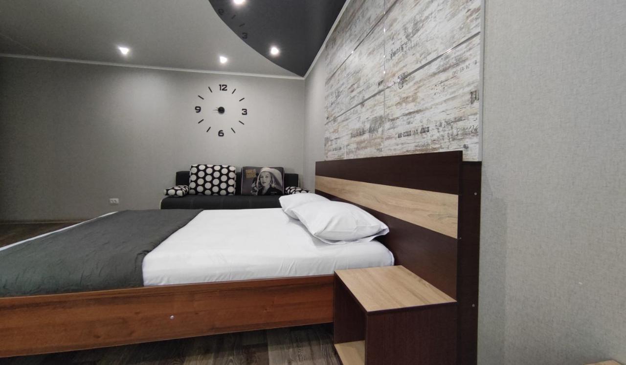 Люкс В Центре Металлургов 31 Kr Apartments ครือวอยร็อก ภายนอก รูปภาพ