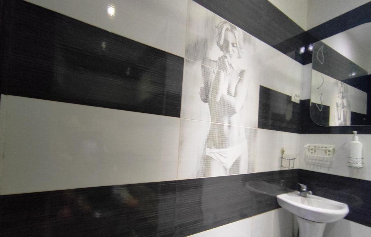 Люкс В Центре Металлургов 31 Kr Apartments ครือวอยร็อก ภายนอก รูปภาพ
